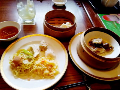 チャイニーズ・テーブル