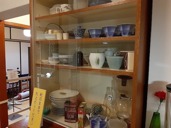 昭和の団地食器棚