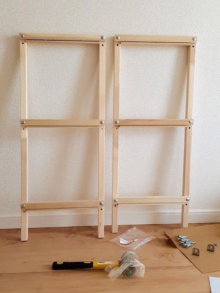 IKEAの家具組み立て